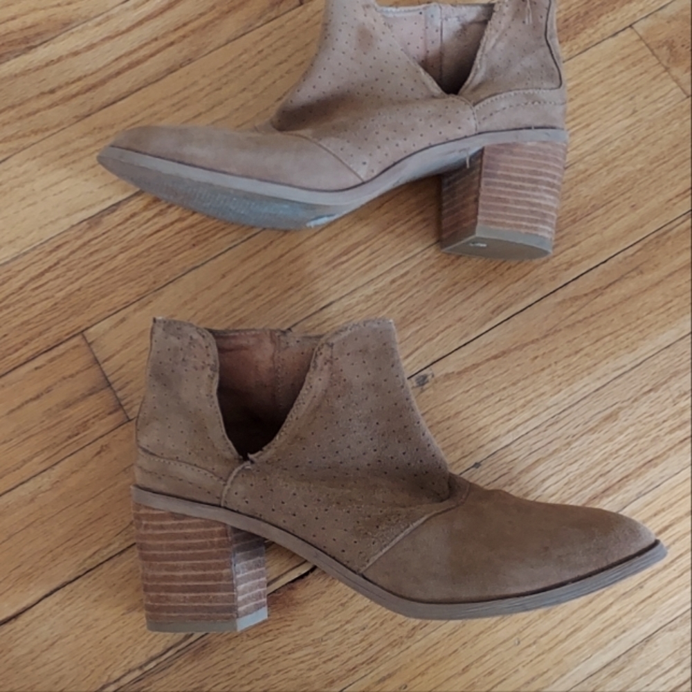 Rebels Suede booties